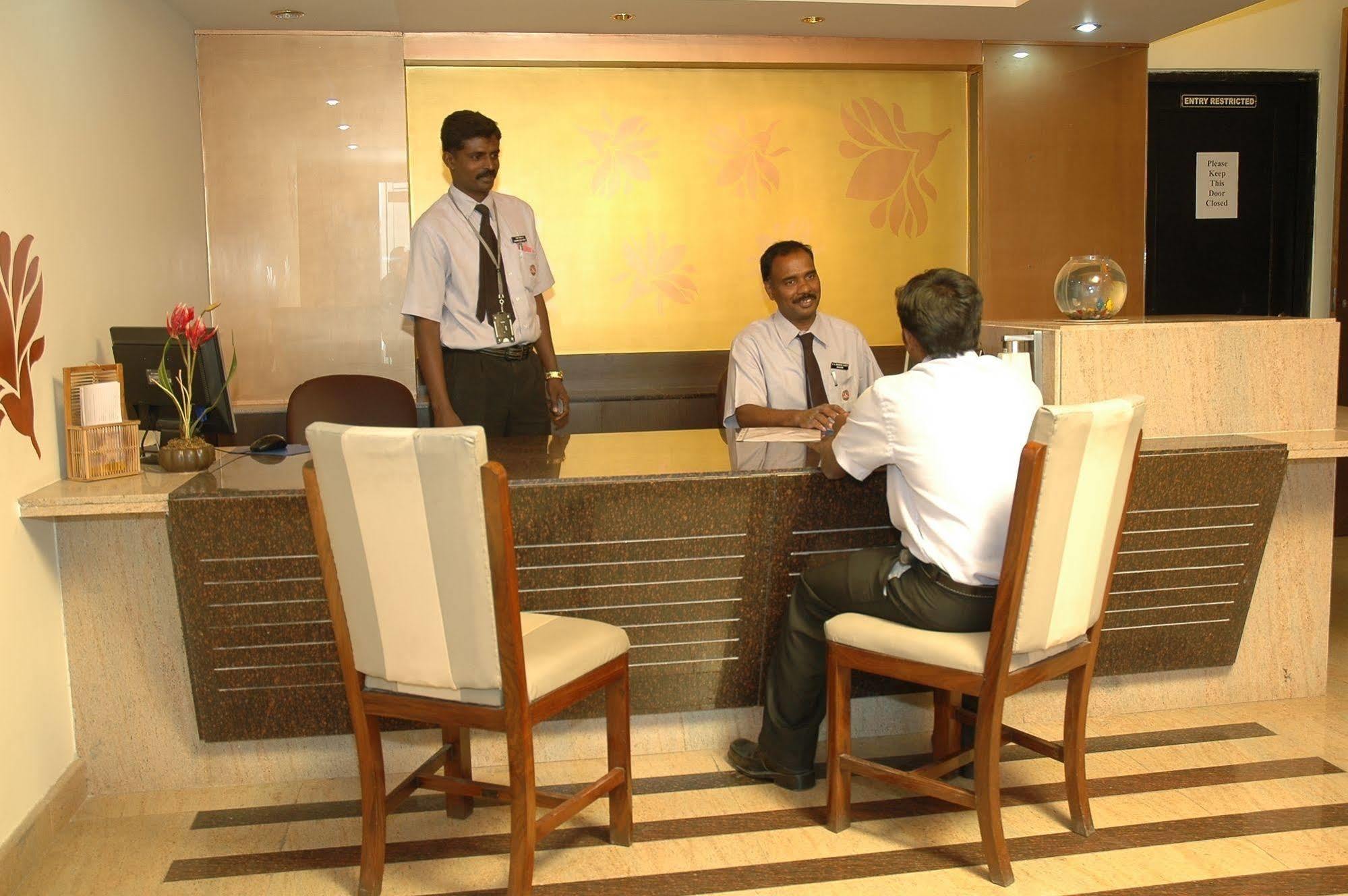 Istay Hotels Infantry Road Bangalore Eksteriør billede