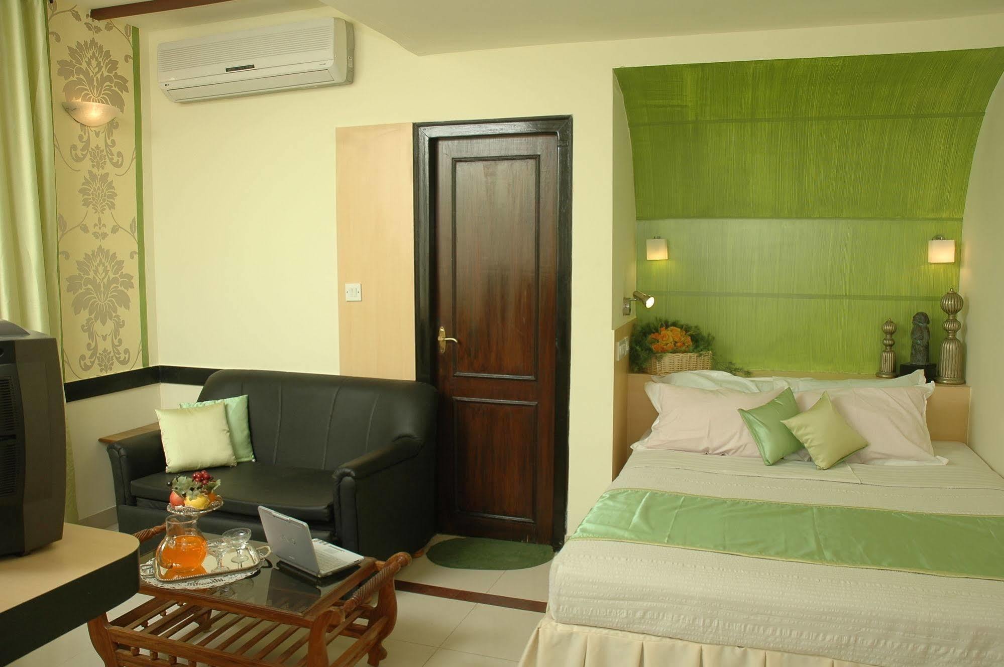 Istay Hotels Infantry Road Bangalore Eksteriør billede